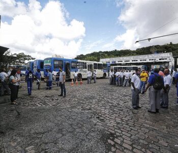 Com paralisação de rodoviários, Salvador fica sem ônibus durante todo dia
