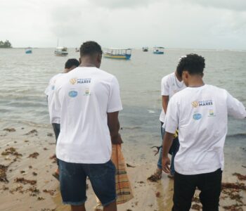 Voluntários retiram mais de 600kg de lixo da praia em Aratuba – Ilha de Itaparica