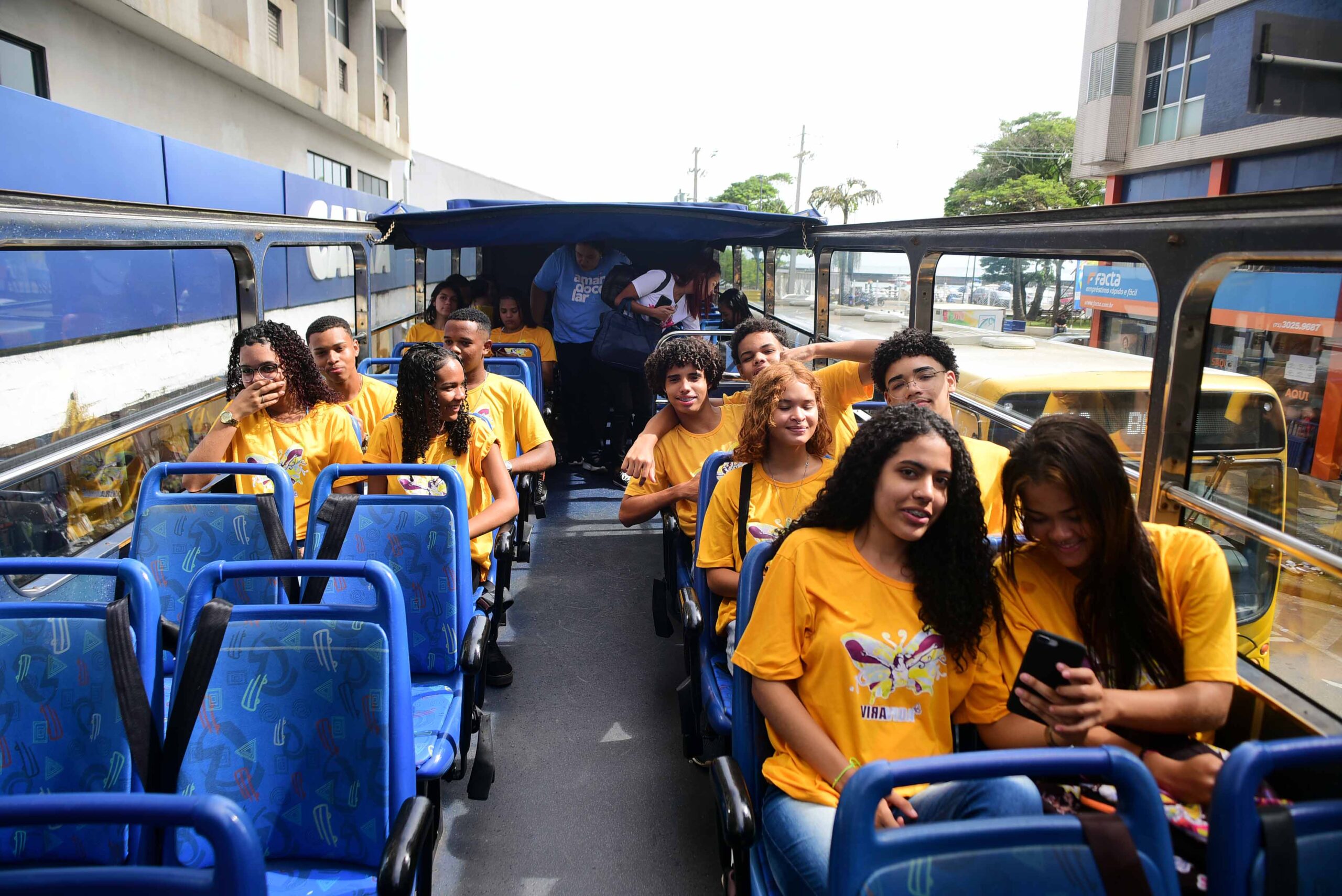 No momento você está vendo Passeio em ônibus panorâmico abre Semana da Juventude em Salvador 