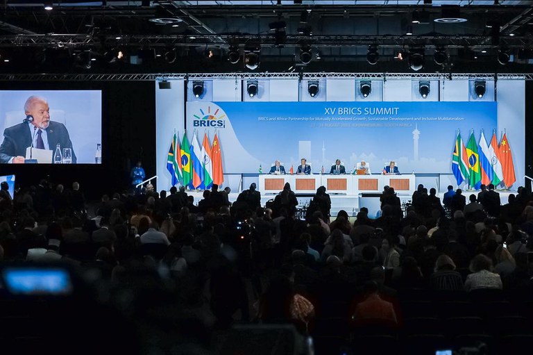No momento você está vendo Sugestão de Pauta: Em declaração conjunta, líderes do BRICS anunciam a entrada de seis novos países