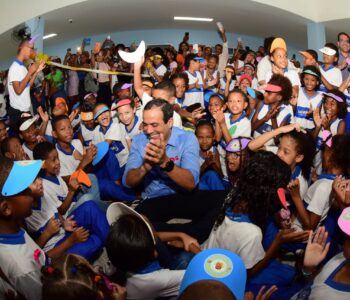 Prefeitura de Salvador inaugura escola reconstruída em Valéria com salas climatizadas e capacidade para atender 840 alunos