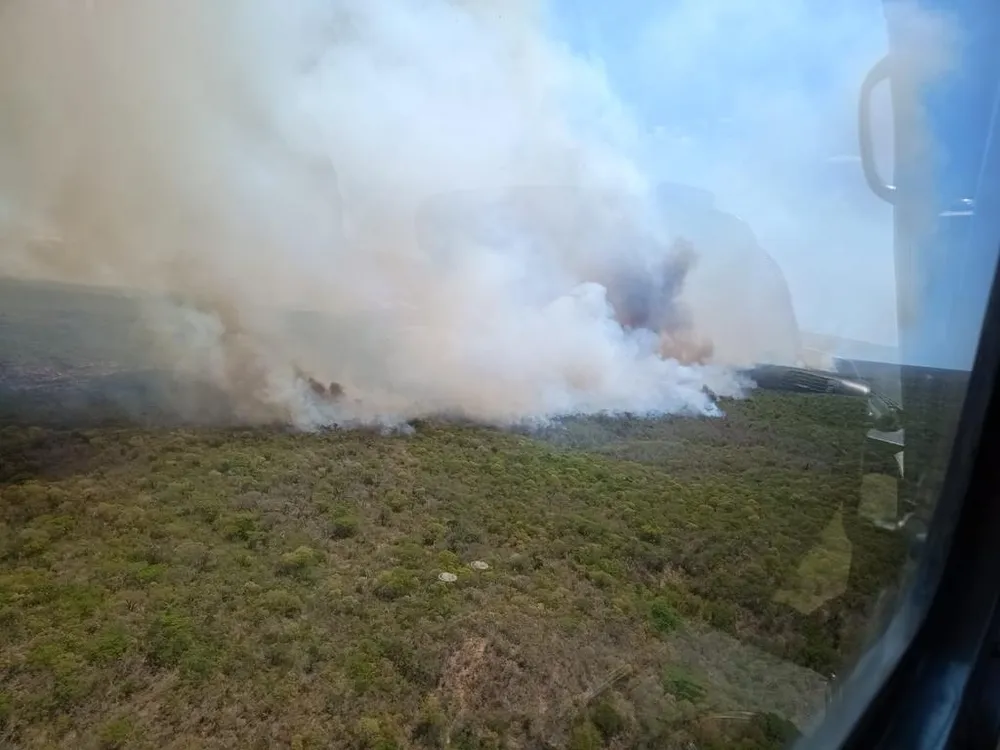 No momento você está vendo Incêndio florestal na Bahia avança sobre território do Piauí e atinge o Parque Serra das Confusões