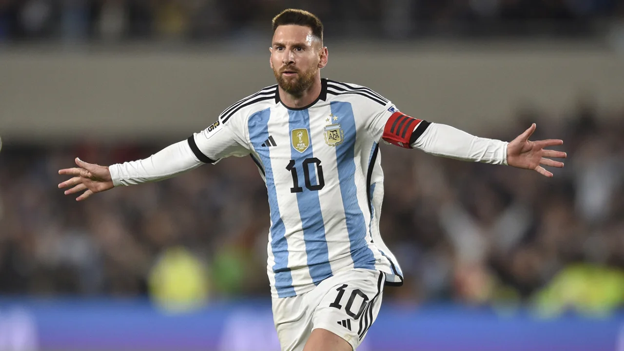 No momento você está vendo Messi ganha a Bola de Ouro pela oitava vez