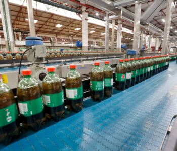 Ambev investe R$ 75 milhões e inaugura nova linha de refrigerante em sua fábrica da Bahia 