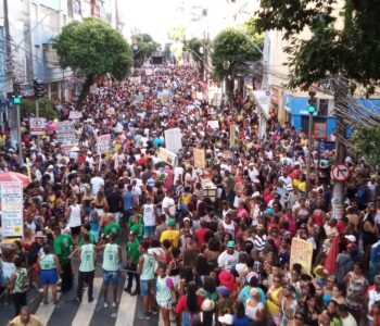 Salvador vive dia de carnaval antecipado com a sexta edição da Caminhada Nacional do Samba