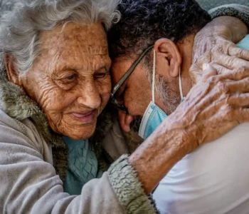 Ao menos 73% dos custos com demência estão com famílias, revela estudo