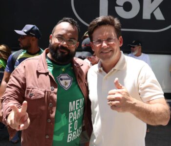 Leandro de Jesus e João Roma participam de manifestação em repúdio à indicação de Flávio Dino ao STF