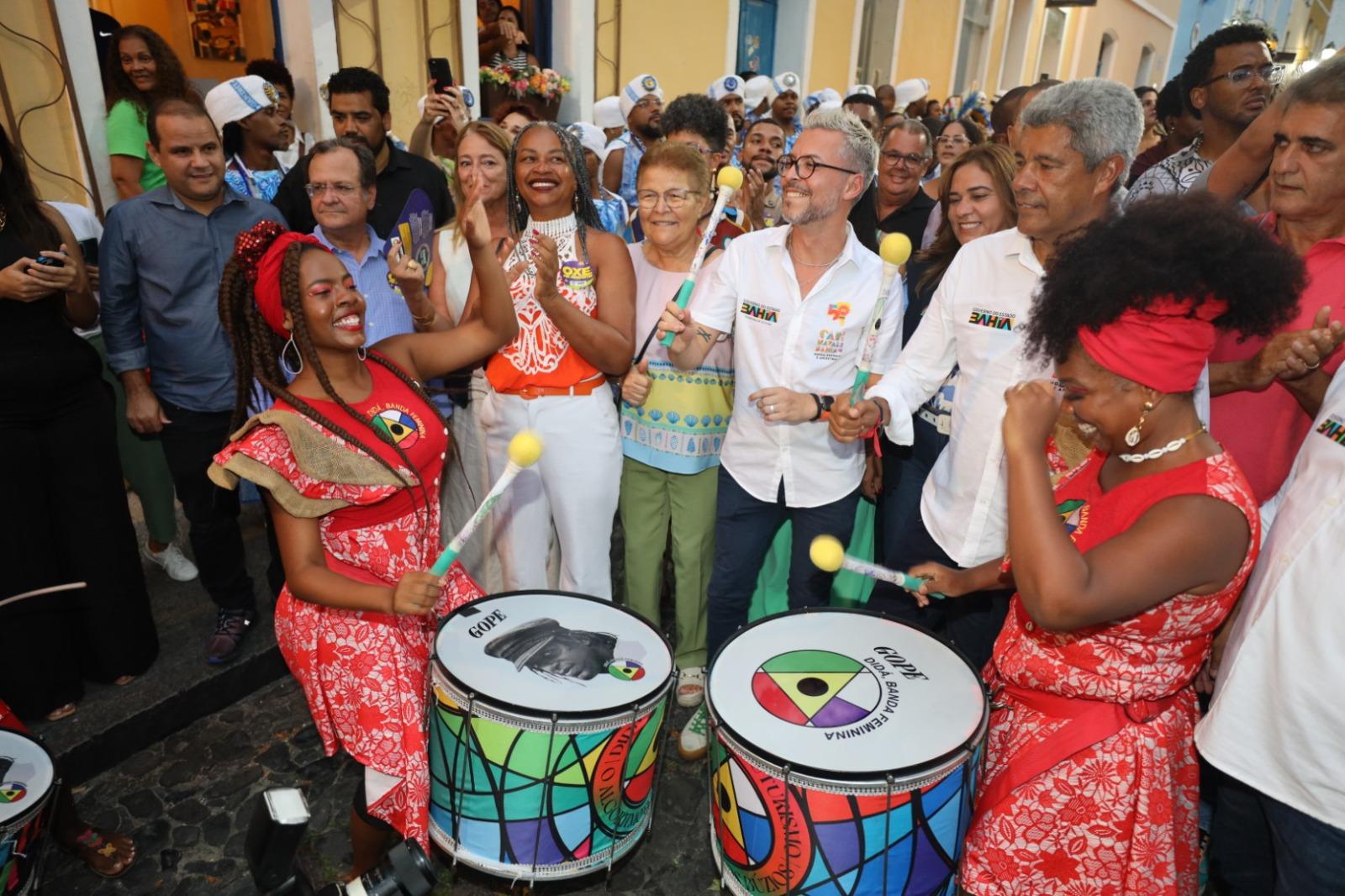 No momento você está vendo “Estamos homenageando o conteúdo e o significado dos blocos afro para a Bahia”, afirma Bruno Monteiro