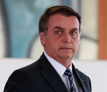 Bolsonaro pede foco nas eleições e diz que um Poder não pode tirar ninguém do “palco político”