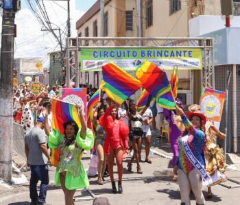 Circuito Brincantes reúne diversidade cultural e alegria no último dia de Carnaval em Lauro de Freitas