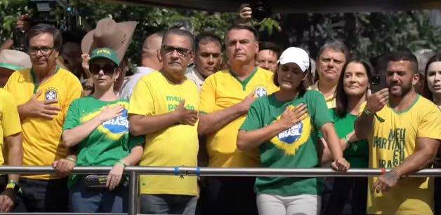 No momento você está vendo Ministros do STF dizem que ato de Bolsonaro foi ‘grito de desespero’ e linha de defesa ‘absurda’ por temer prisão