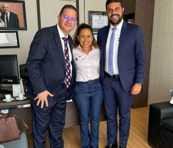 Deputado Alex Santana recepciona prefeito de Gandu Leo do Neco em Brasília