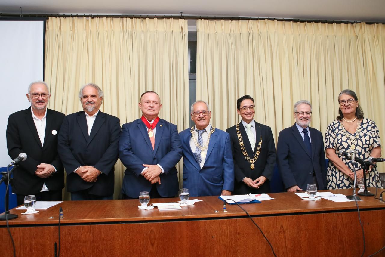 No momento você está vendo Presidente da AL diz “que bom que a cultura da Bahia vai também além do macetar ou da perna bamba”