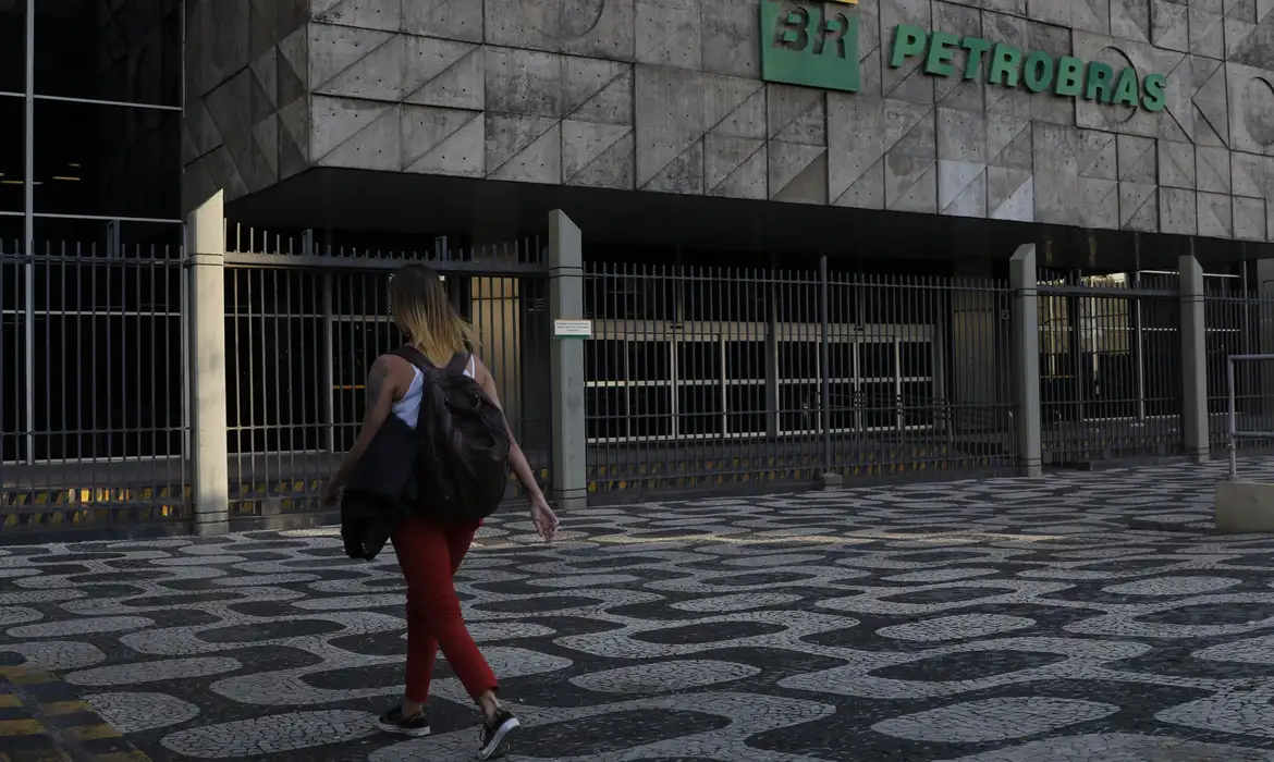No momento você está vendo Programa Petrobras Jovem Aprendiz vai abrir mais de mil vagas