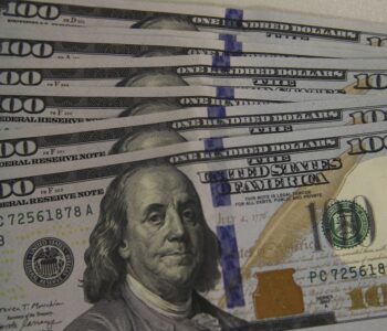 R$ 5,12: dólar sobe com inflação nos EUA e tensões geopolíticas