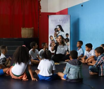 Oficina de Griô incentiva leitura ao abordar cultura indígena e oralidade na escola fundada por Santa Dulce dos Pobres