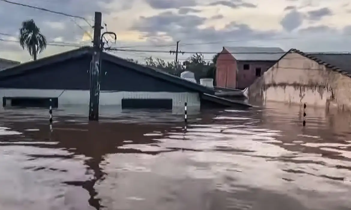 No momento você está vendo Sobe para 95 o número de mortos após enchentes que atingem o RS