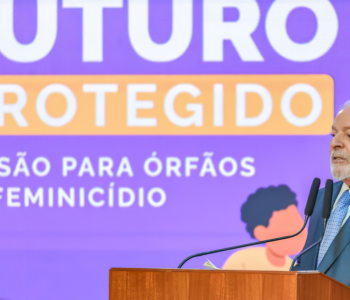 Lula diz que pode tentar a reeleição ‘para evitar que trogloditas voltem a governar’ o país
