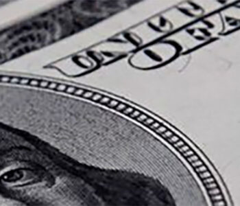 Governo fala e dólar interrompe sequência de altas; Bolsa recua