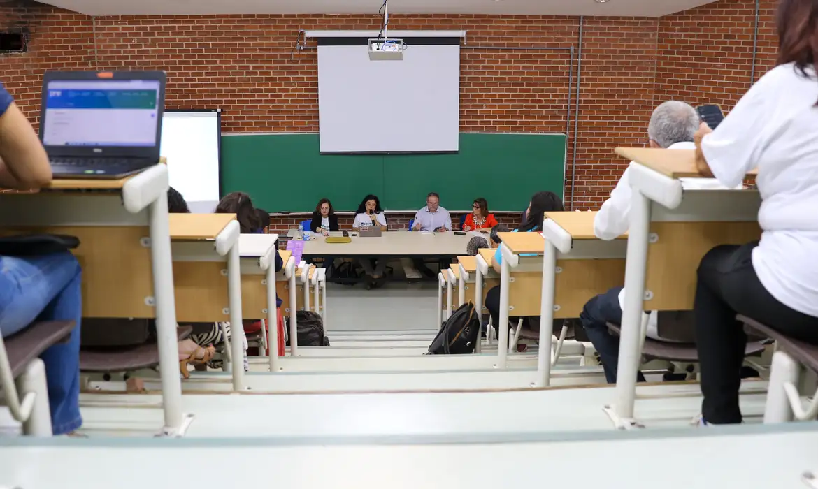 No momento você está vendo Professores de universidades e instituições federais encerram greve