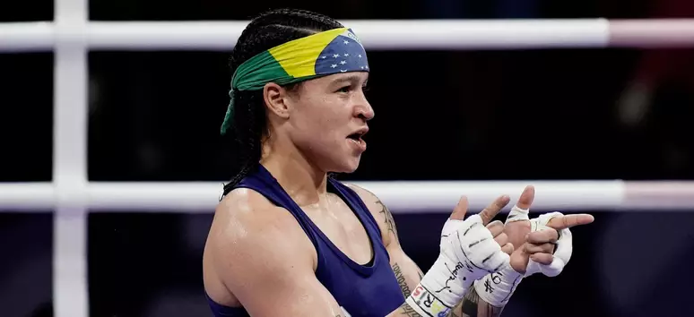 No momento você está vendo Bia Ferreira vence mais uma e garante ao menos o bronze em Paris