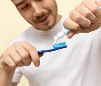 Pesquisa indica que quase metade dos brasileiros não usa escova de dente
