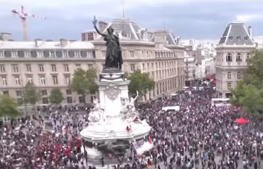 No momento você está vendo Milhares de franceses protestam nas ruas contra a extrema-direita