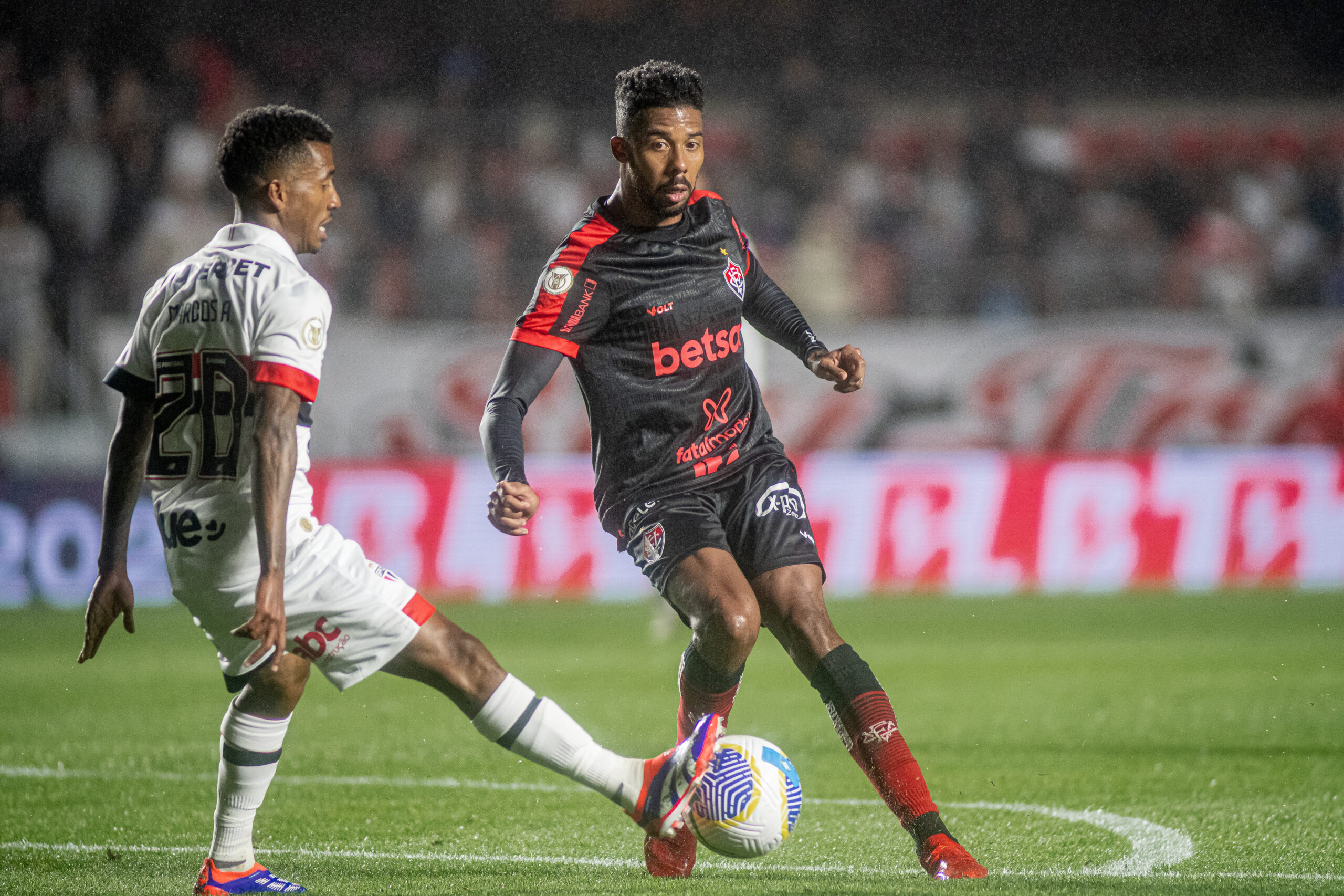 No momento você está vendo Vitória perde do São Paulo e zanza na zona de rebaixamento