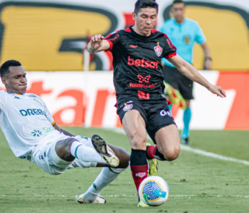 Vitória vence Cuiabá e pula fora da zona