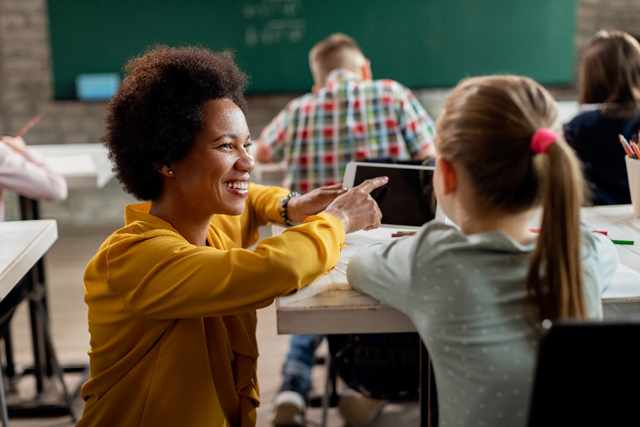 No momento você está vendo Educação na era digital e o uso de novas tecnologias de formação: entenda esse fenômeno