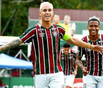 Jogador do Fluminense chama colega e gandula de “escravo e vai preso