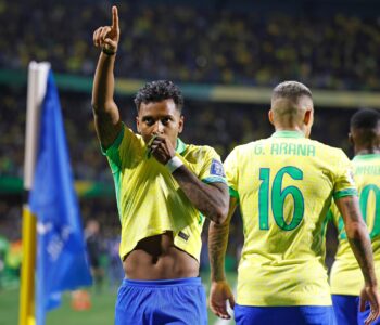 Brasil vence Equador e melhora sua classificação