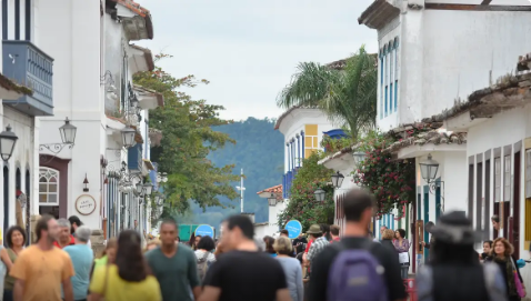 No momento você está vendo Festa Literária Internacional movimenta Paraty a partir desta quarta