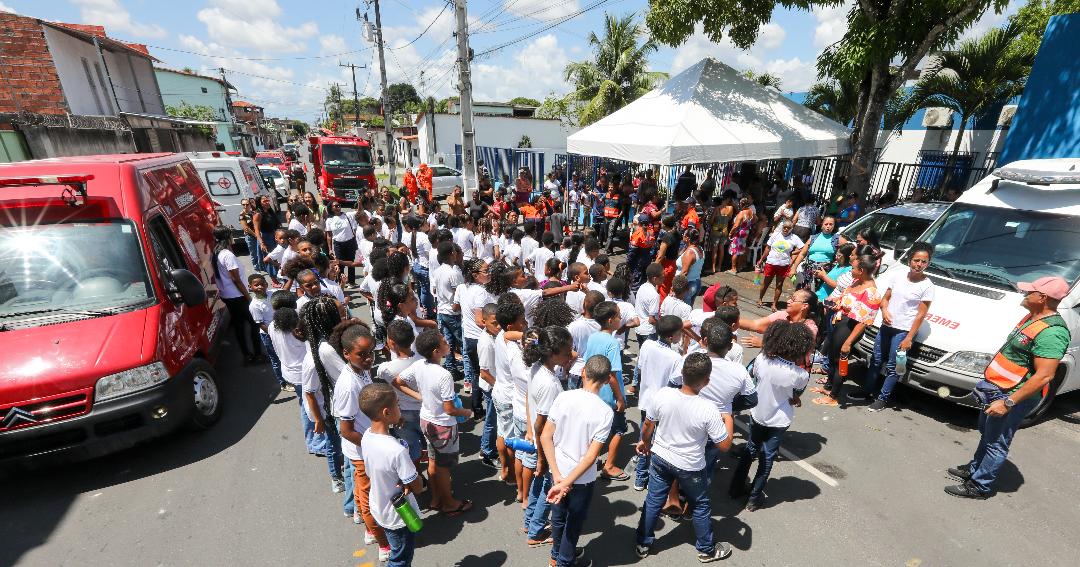 No momento você está vendo Simulado de emergência na comunidade envolveu moradores e estudantes de Dias d’Ávila