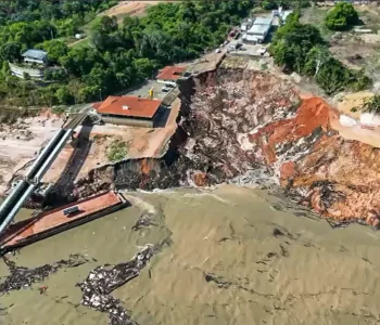 Porto no Amazonas desaba. 200 pessoas podem estar soterrados