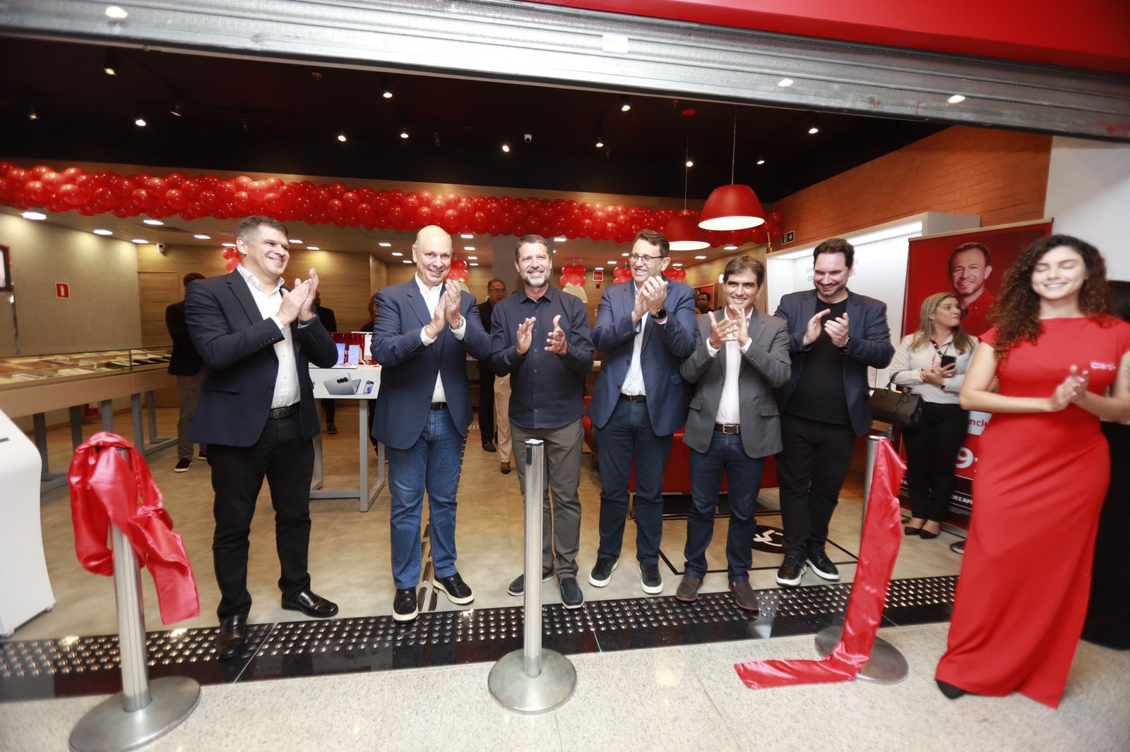 No momento você está vendo Claro inaugurou sua terceira loja no Shopping da Bahia