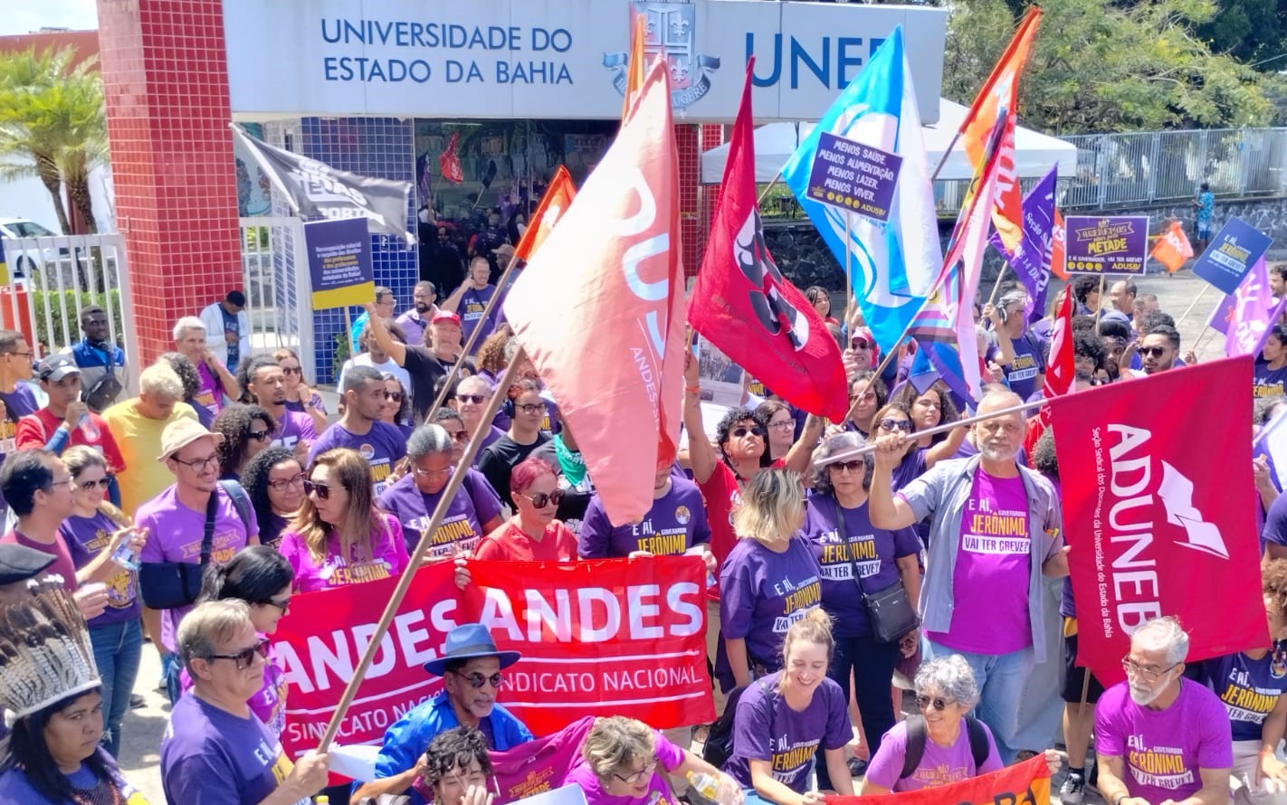 No momento você está vendo Greve: comunidade acadêmica da UNEB faz manifestação em defesa da educação pública