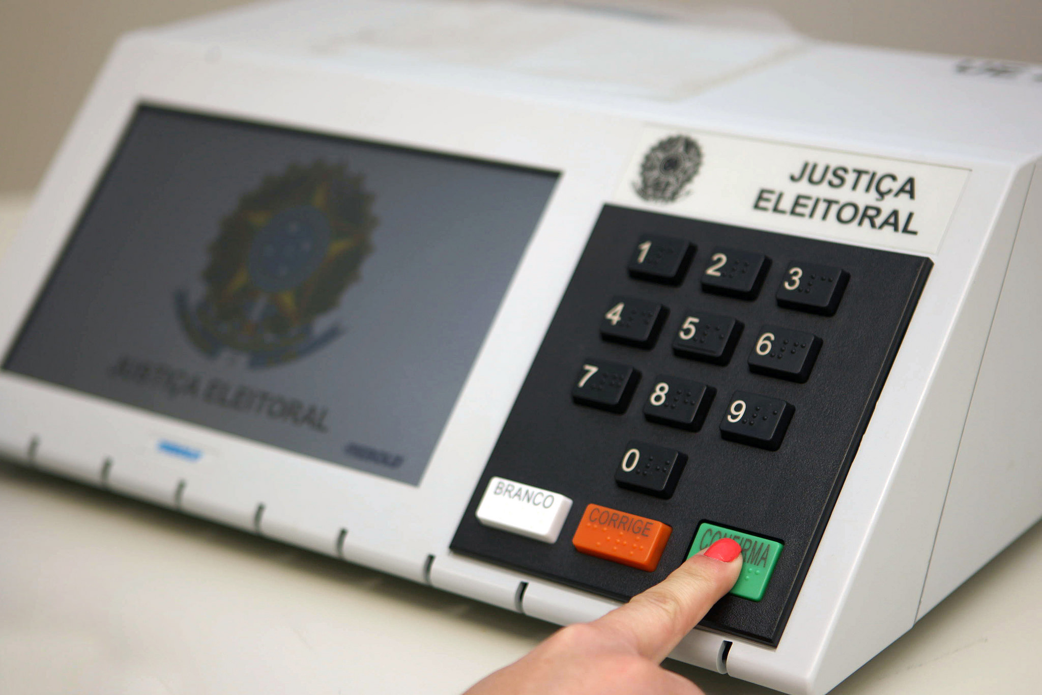 No momento você está vendo “Preto não vota em preto, mulher não vota em mulher e pobre não vota em pobre”. Será?