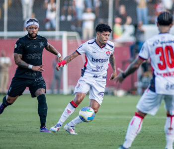 Vitória perde em casa, estanca e o Corínthians vence e avança