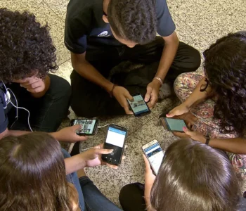 Pesquisa: 86% dos brasileiros apoiam restrição de celular nas escolas