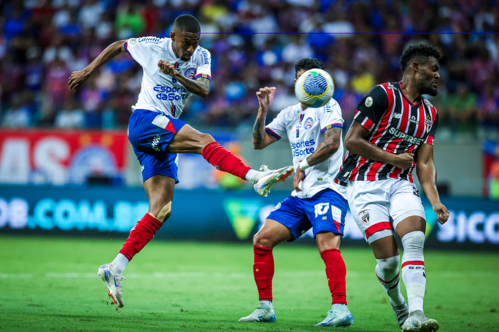 No momento você está vendo Com erros grotescos Bahia perde para o São Paulo na Fonte e sai vaiado