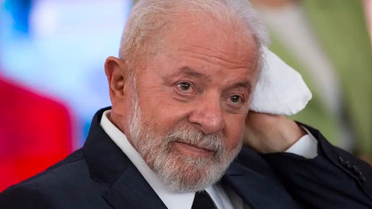 No momento você está vendo Lula critica pressão do mercado financeiro por ajuste fiscal