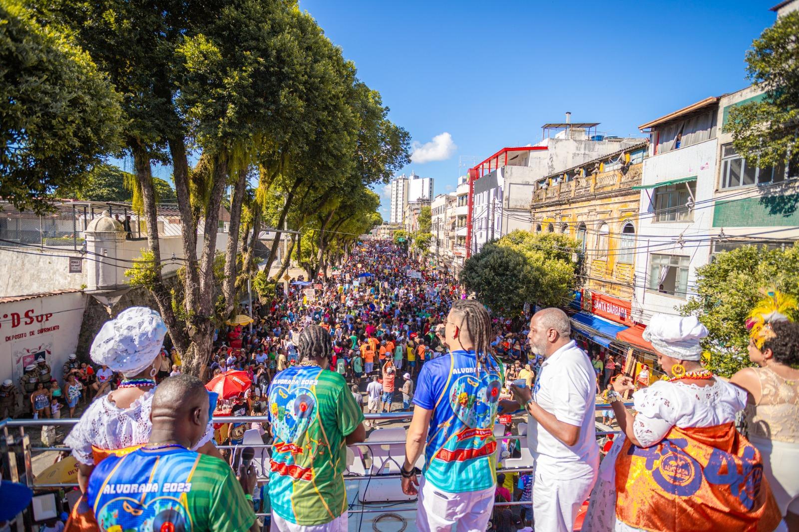 No momento você está vendo Caminhada Nacional do Samba 2024: Evento antecipa carnaval em Salvador