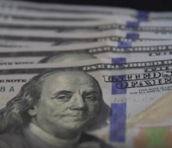 Dólar sobe para R$ 6,09 e bate recorde nominal de cotação