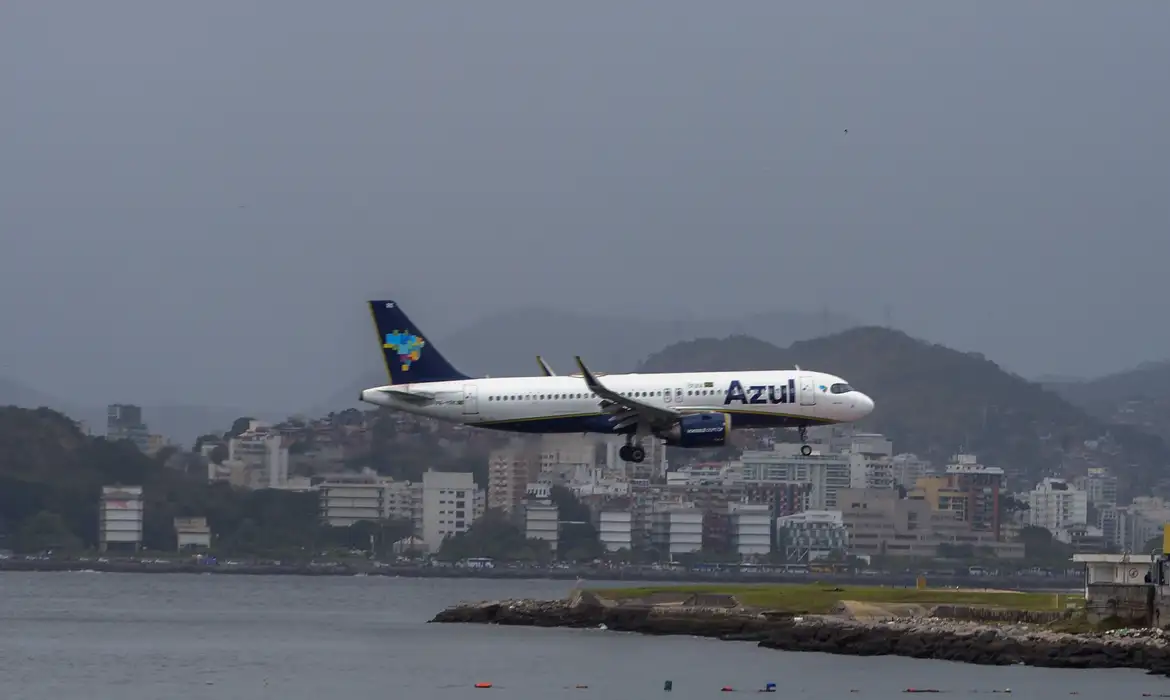 No momento você está vendo Preço médio de passagens aéreas diminuiu 5,1% em 2024, diz ministro