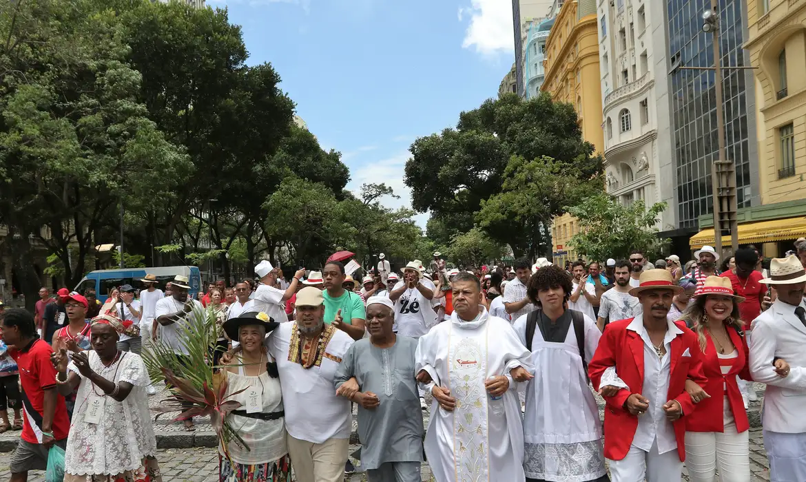 No momento você está vendo Intolerância religiosa: Disque 100 registra 2,4 mil casos em 2024