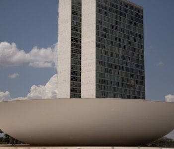 Câmara aprova pena para quem divulgar imagens de nudez geradas por IA