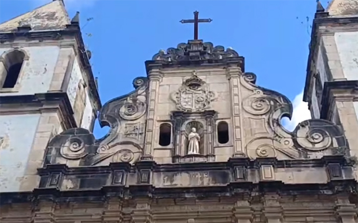 No momento você está vendo Patrimônio de Salvador caindo aos pedaços