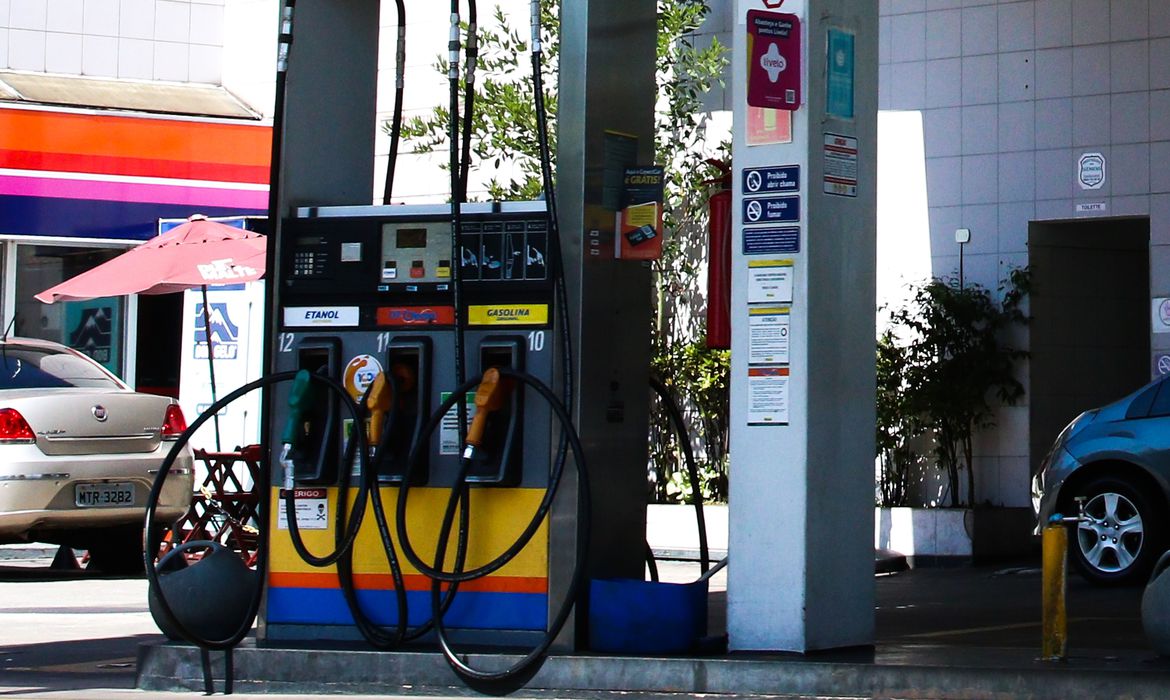 No momento você está vendo Hoje é dia de mais um aumento na gasolina e no diesel