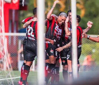 Vitória vence Jequié, lidera e permanece invicto
